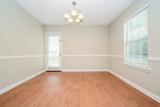 Photo - 508 Village Cir