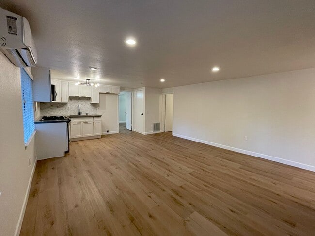 Photo - 3141 Hillview Dr N