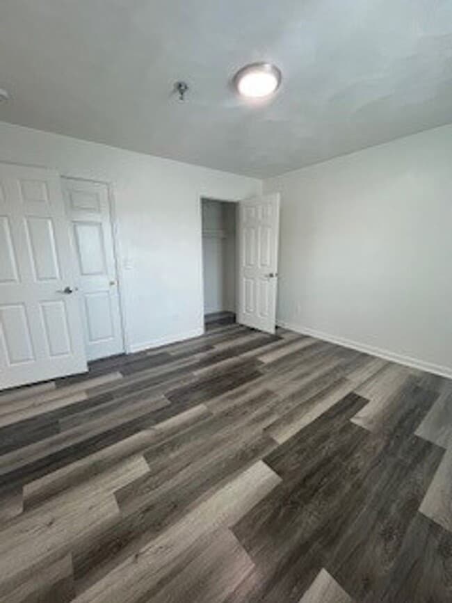 Building Photo - $1180 for Newly Renovated 1 bedroom in a 4... Unit 13-C Rental