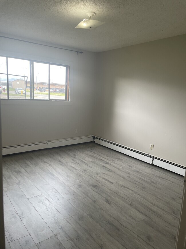 Photo - 10311-10396 96 Ave