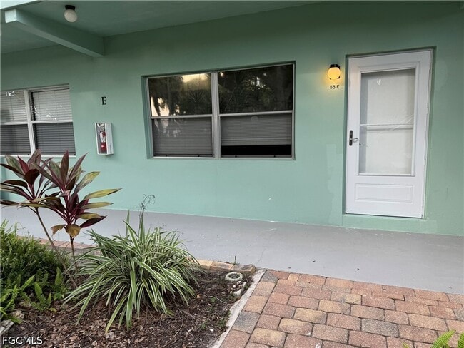 Building Photo - 3225 E Riverside Dr Unit 54E