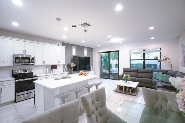 Building Photo - 10111 Akenside Dr