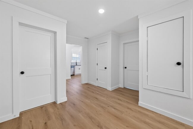 Photo - 2202 Hutchins St Unidad B