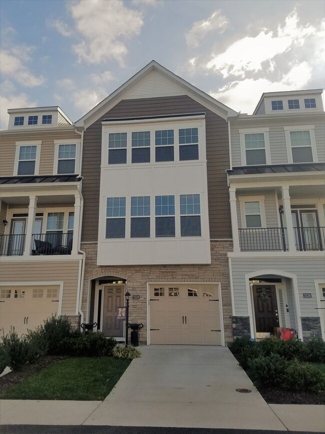 Building Photo - Gorgeous 3 story townhome in West End Henrico with loads of upgrades!