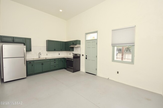 Photo - 143 W Simpson St