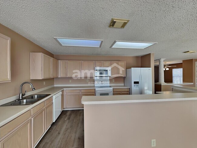 Photo - 769 Willow Crossing