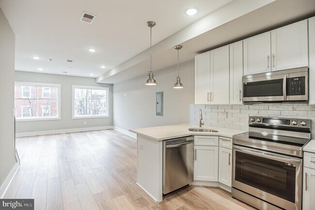 Photo - 2216 Emerald St