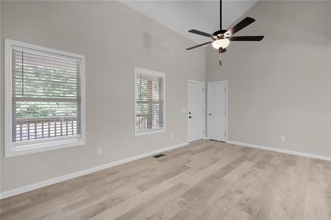 Photo - 135 Holly Creek Dr