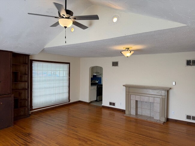 Photo - 1215 E Belmont St