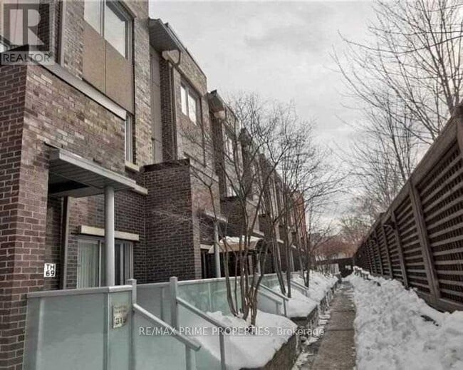 Photo - 315 Village Green Square