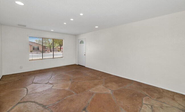 Photo - 439 E Malibu Dr