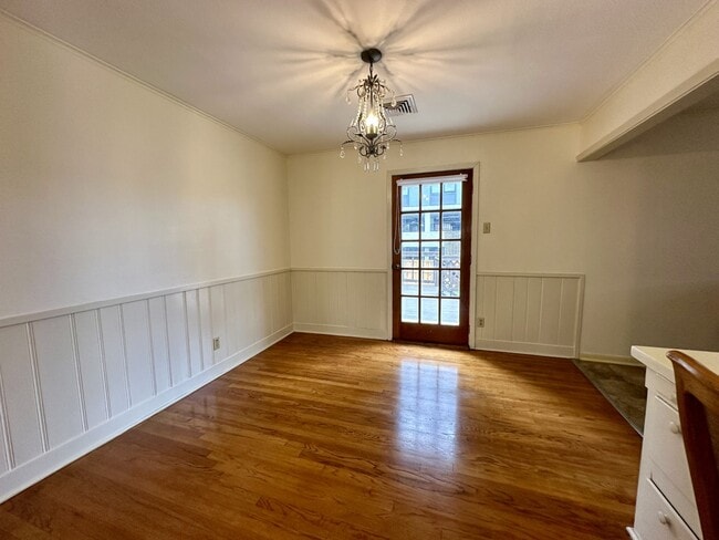 Photo - 914 W 21st St