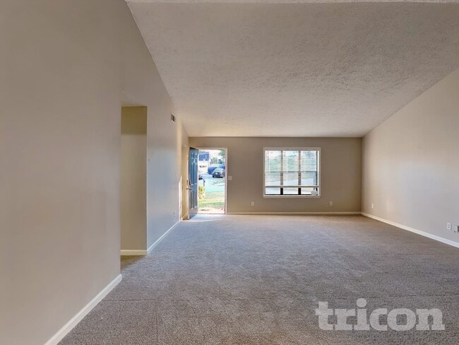 Photo - 308 Knollwood Ln