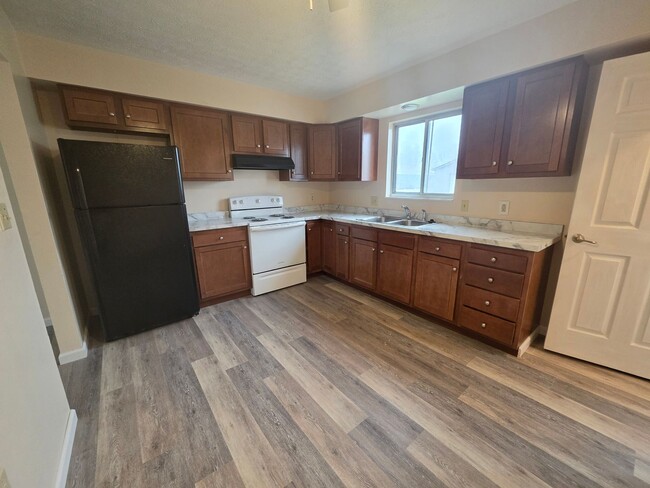 Photo - 3-Bedroom 2 Bath Duplex. Ravenna Ohio.