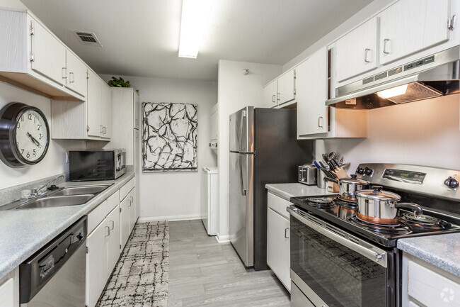 4BR, 4BA - Kitchen - The Madison Apartments