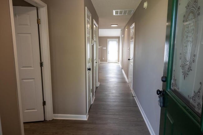 Photo - 130 Hawthorne Oaks Way