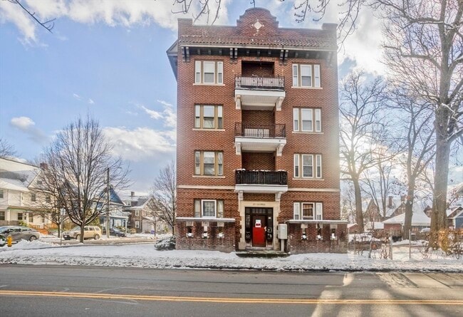 Building Photo - 228 Belmont Ave Unit 2R