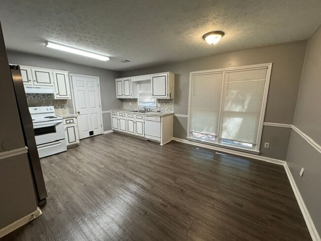 Photo - 108 Wolverine Ct