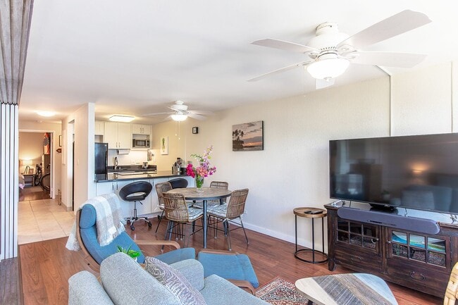 Photo - NORTH SHORE BEACHFRONT 2/2, street parking