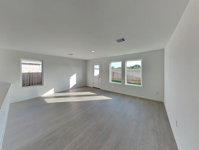 Photo - 425 Texas Pecan Dr