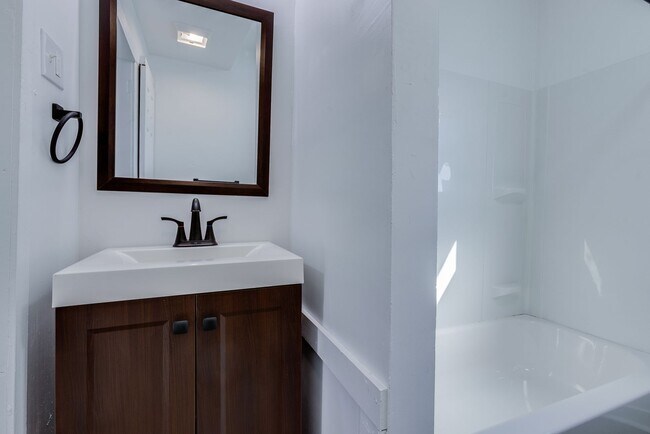 Photo - 826 E Warrington Ave Unit Apt 2