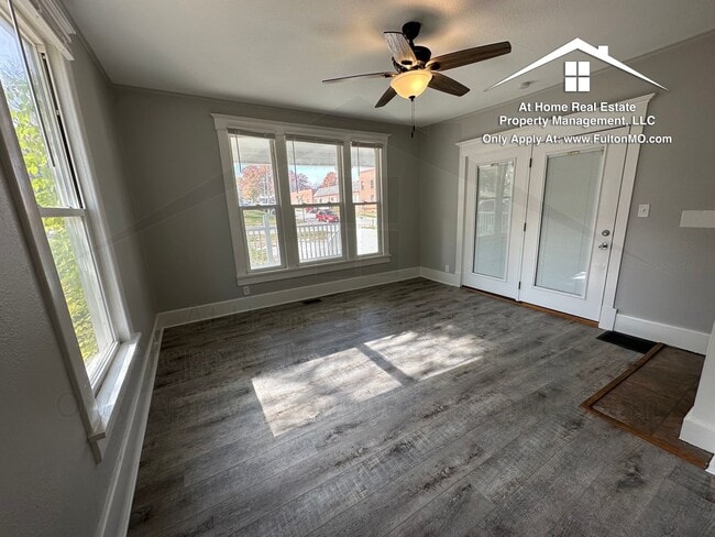 Building Photo - 1016 N Bluff St Unit Apartment A