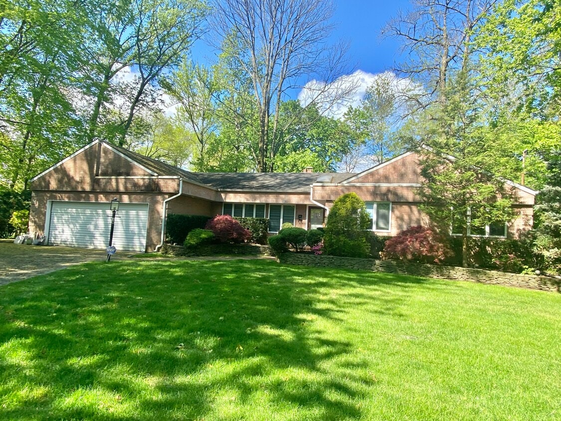 Photo - 1 Ramsey Rd (Great Neck, NY)