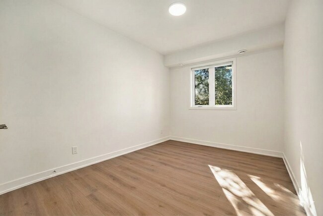 Photo - 1260 Dorchester Ave Unit 8