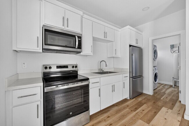 1207 W Kennedy St Unit 4