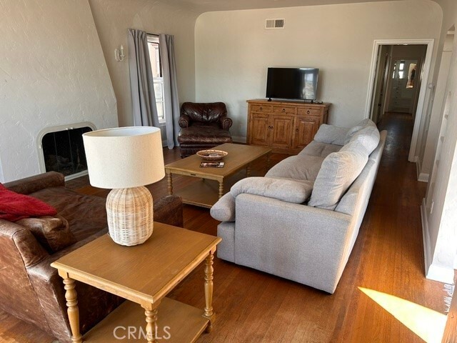 Photo - 209 Avenue E