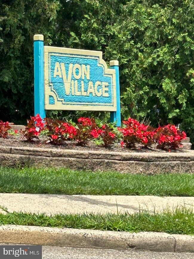Building Photo - 8 8-z-8 Avon-8 Unit 8 Rental