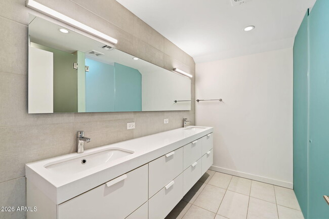 Photo - 1337 E Polk St