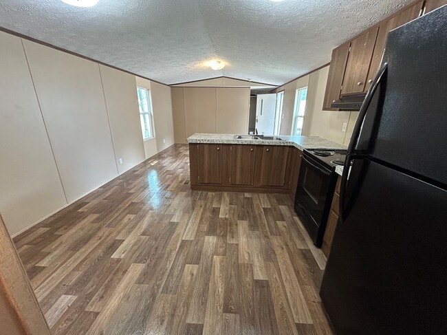 Photo - 1048 Victoria St