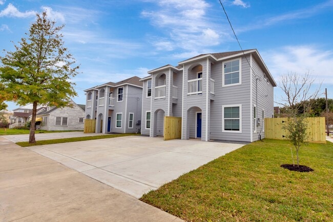 Building Photo - 21 Latham Unit D Rental