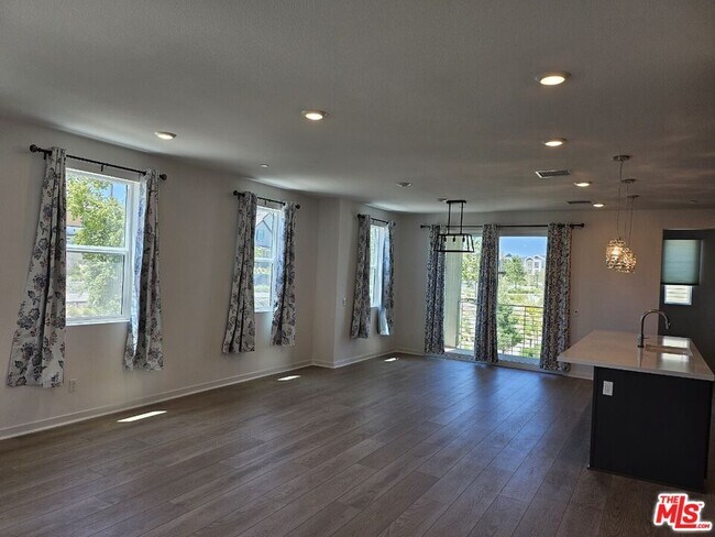 27010 Tanager Ln