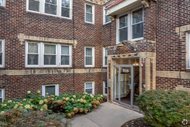Entrance - 3528 Pleasant Ave S