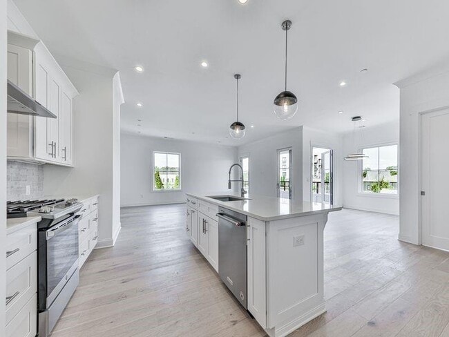 Photo - 150 Fowler St Unit 300