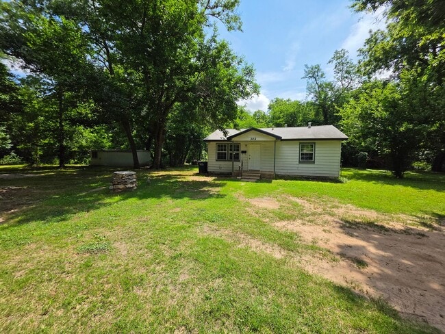 Photo - 3 Bed 2 Bath at Shawnee
