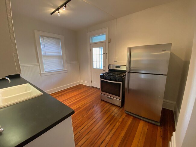 Photo - 88-90-90 E 4th Ave Unidad 88