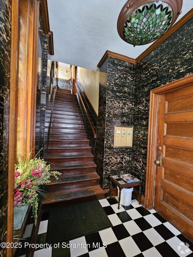 Building Photo - 218 S Franklin St Rental