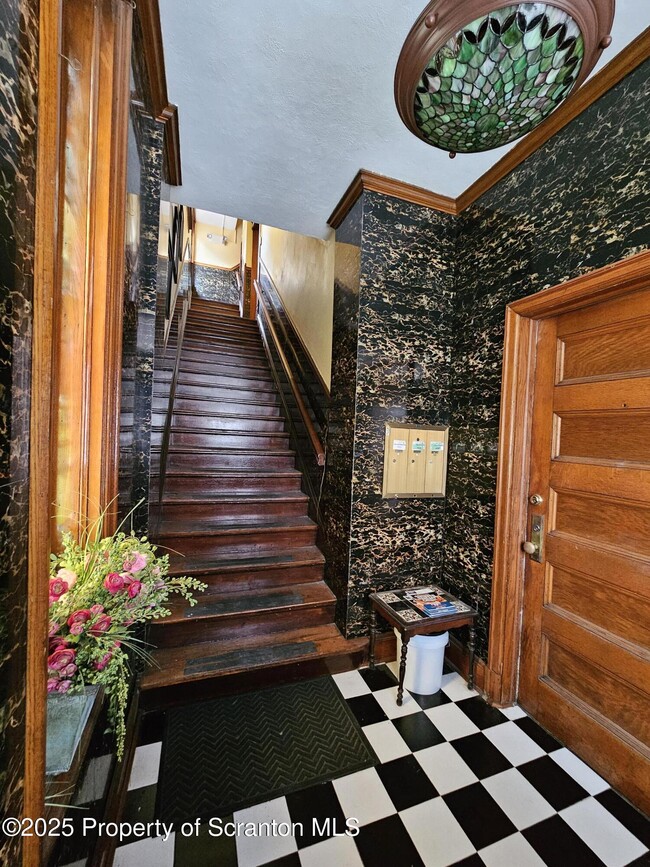 Building Photo - 218 S Franklin St Rental