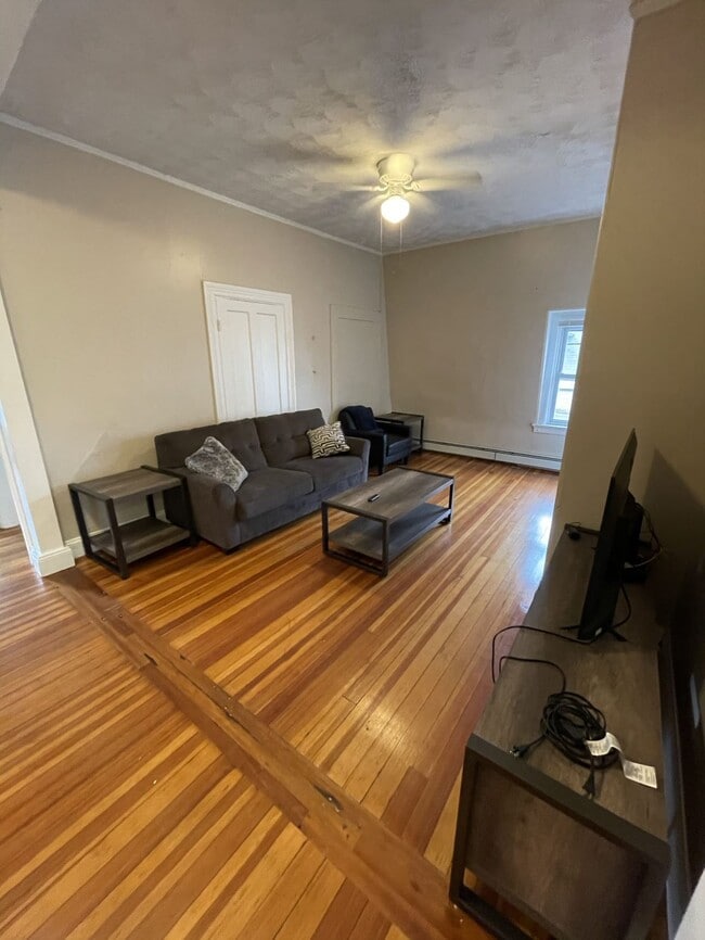 Photo - 339-343 Thayer St