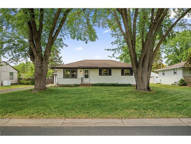 Building Photo - 9457 Saratoga Ln N