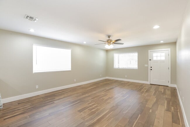 Photo - 2321 W Mobile Ln