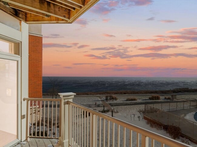 Building Photo - 4110 S Lake Dr Unit 341B