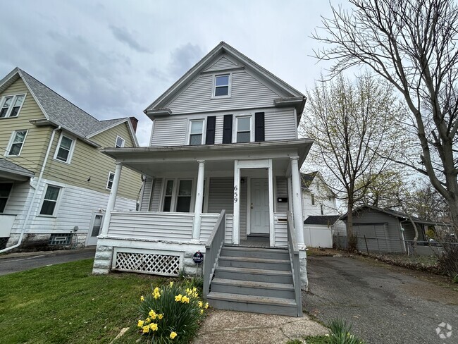Building Photo - 659 Seward St Rental