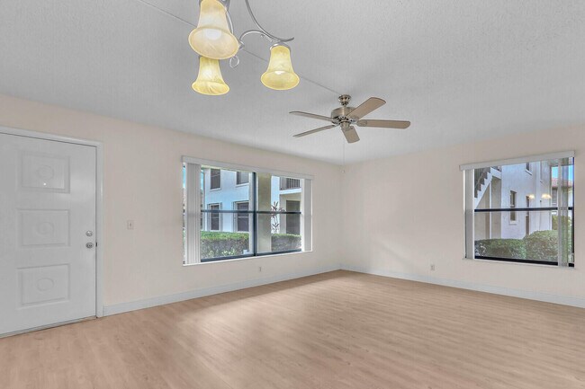 Photo - 91 SW South River Dr Unit 105
