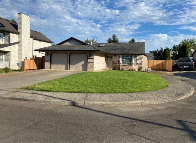 Building Photo - 12612 NE 45th Cir