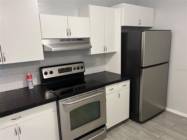 616 Kenwick Cir Unidad 105