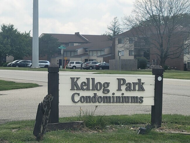 Photo - 2 Bedroom, 1.5 Bath, Condo for Rent - Loca...